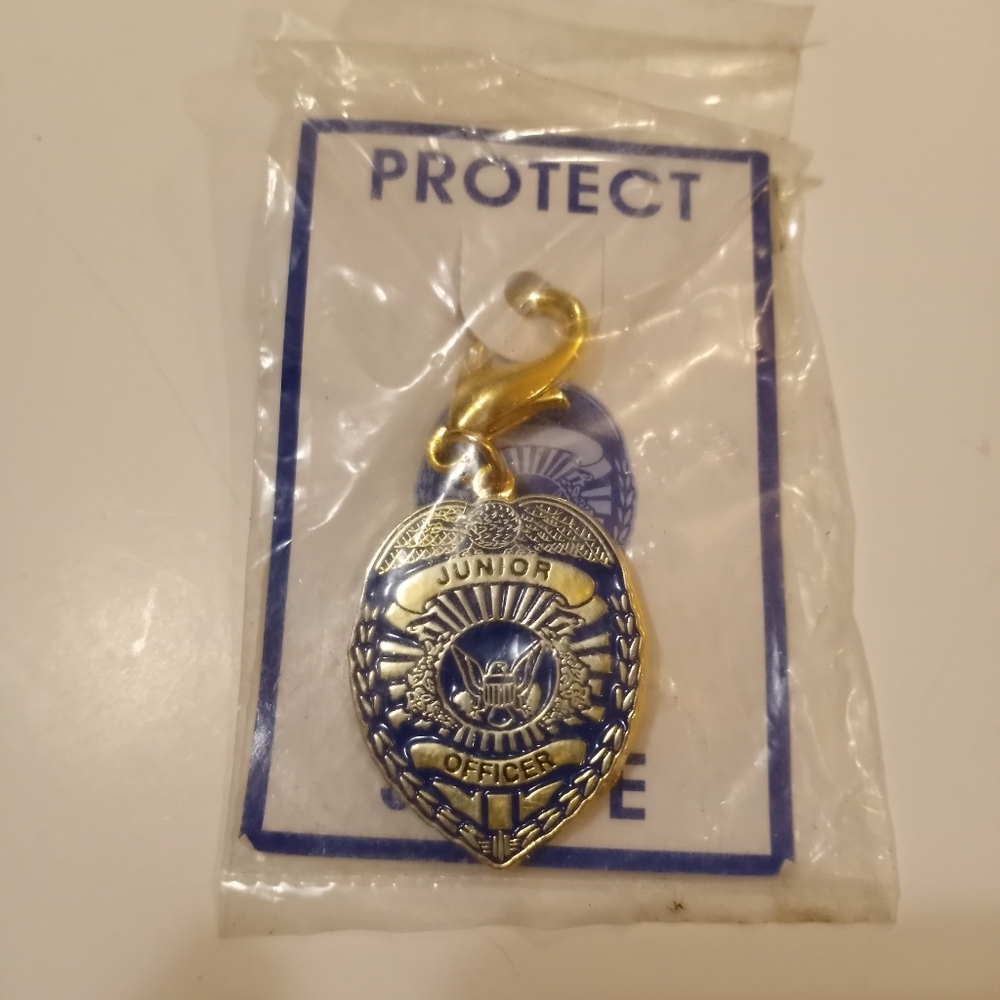 VINTAGE JUNIOR OFFICER BADGE,  KEY CHAIN